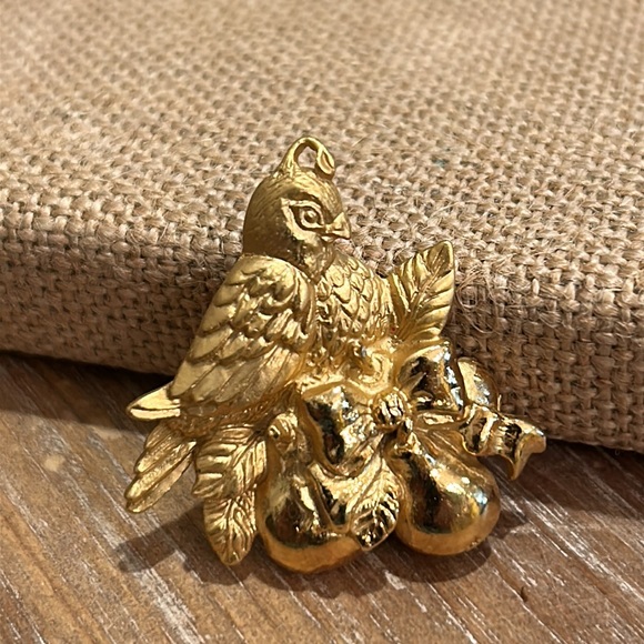 Partridge in a Pear Tree Brooch. - Picture 4 of 11